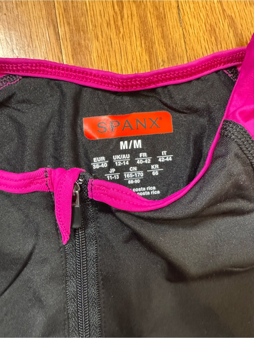 NWT Spanx Women's Cap Sleeve Activewear Top Slimming Fit UPF 50+ Sz. M - Picture 4 of 4